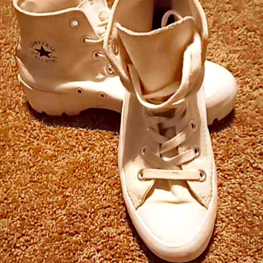 Women's Converse Platform  High Top Sneakers,     Size 6,